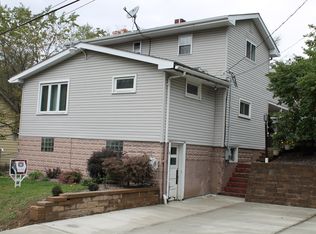 11 Hilltop Rd, Wickhaven, PA 15492