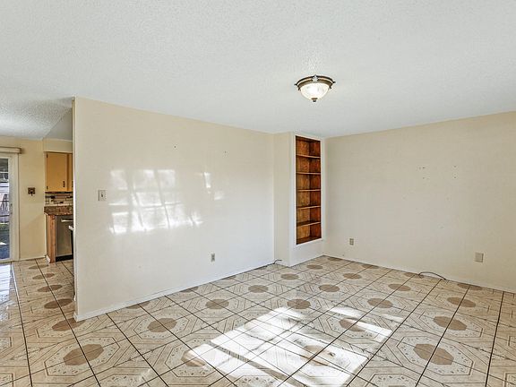 4th image of 1423 E Everett Ave