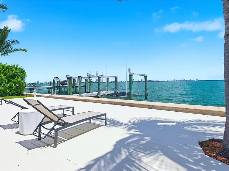 1510 S Treasure Dr — Photo 47