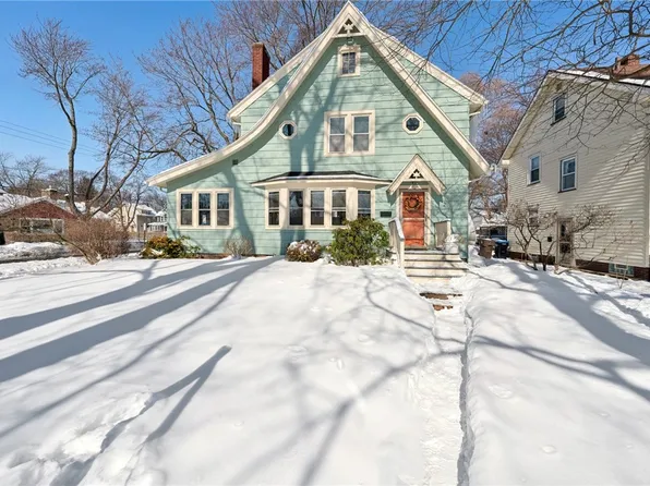 2 Northfield Rd, Rochester, NY 14617