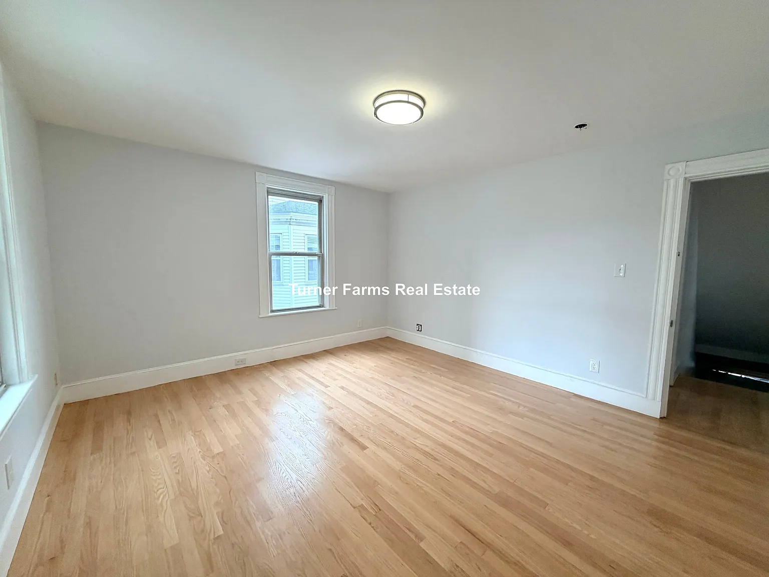 5 bed, 9999 sqft, $7,000 — Photo 2