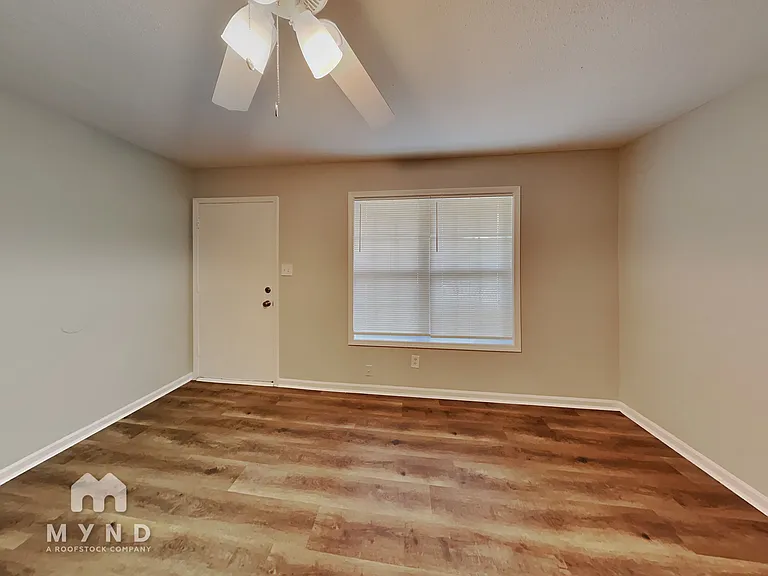 6590 Embassy Cir — Photo 7
