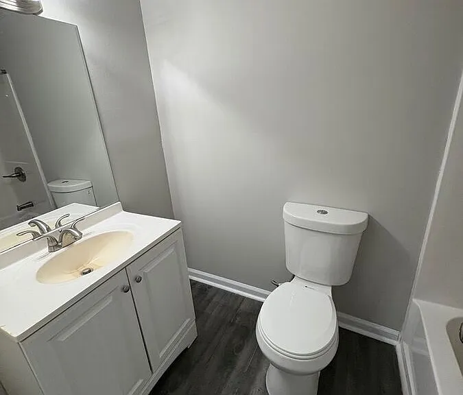 2021 Cambridge Dr #10 — Photo 3