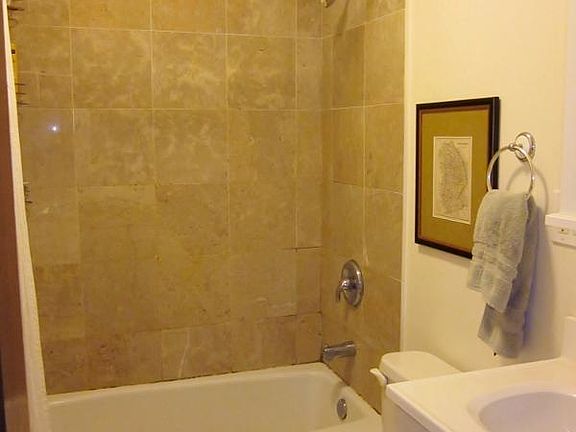 5th image of 1037 W Wellington Ave APT 3