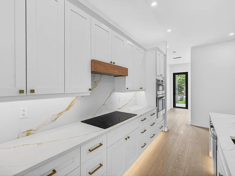 507 SW 11th St — Photo 14