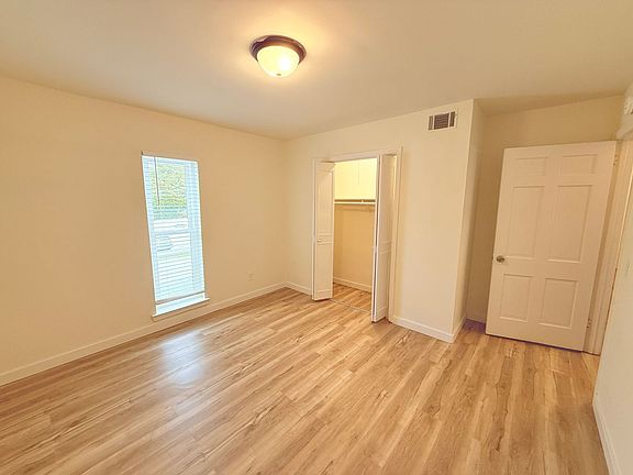 3rd image of 3204 Redding Rd #202
