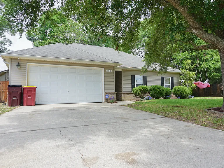 212 Ladue Ave — Photo 1