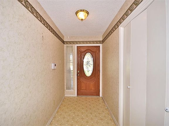 4th image of 5522 Thornwood Cir