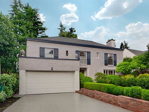 2nd image of 1810 Broadmoor Drive E