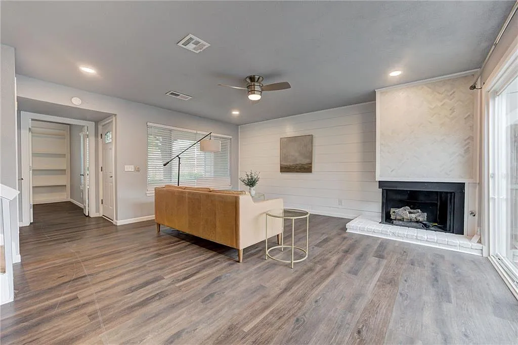 3 bed, 1353 sqft, $1,695 — Photo 4