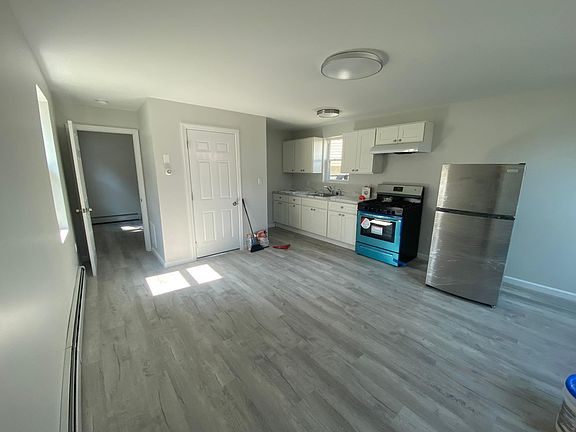 2nd image of 19 1/2 Elm Ave