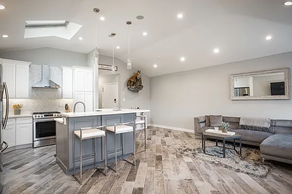 Sold by Century 21 Amiable Realty Group II Inc | media 14