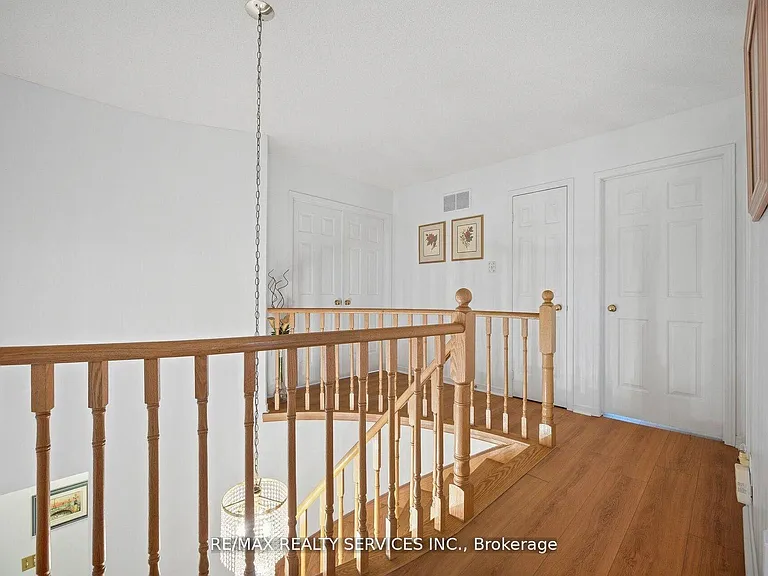 62 Fernbrook Cres — Photo 23