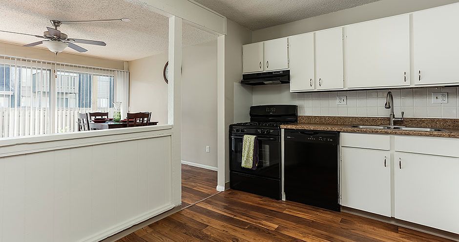 The Club at Indian Creek Apartments ; Overland Park, KS