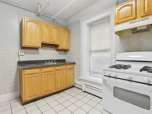 162 Fairview Avenue image 11 of 24