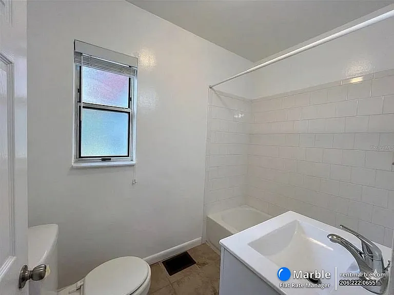 501 SE 14th St — Photo 10