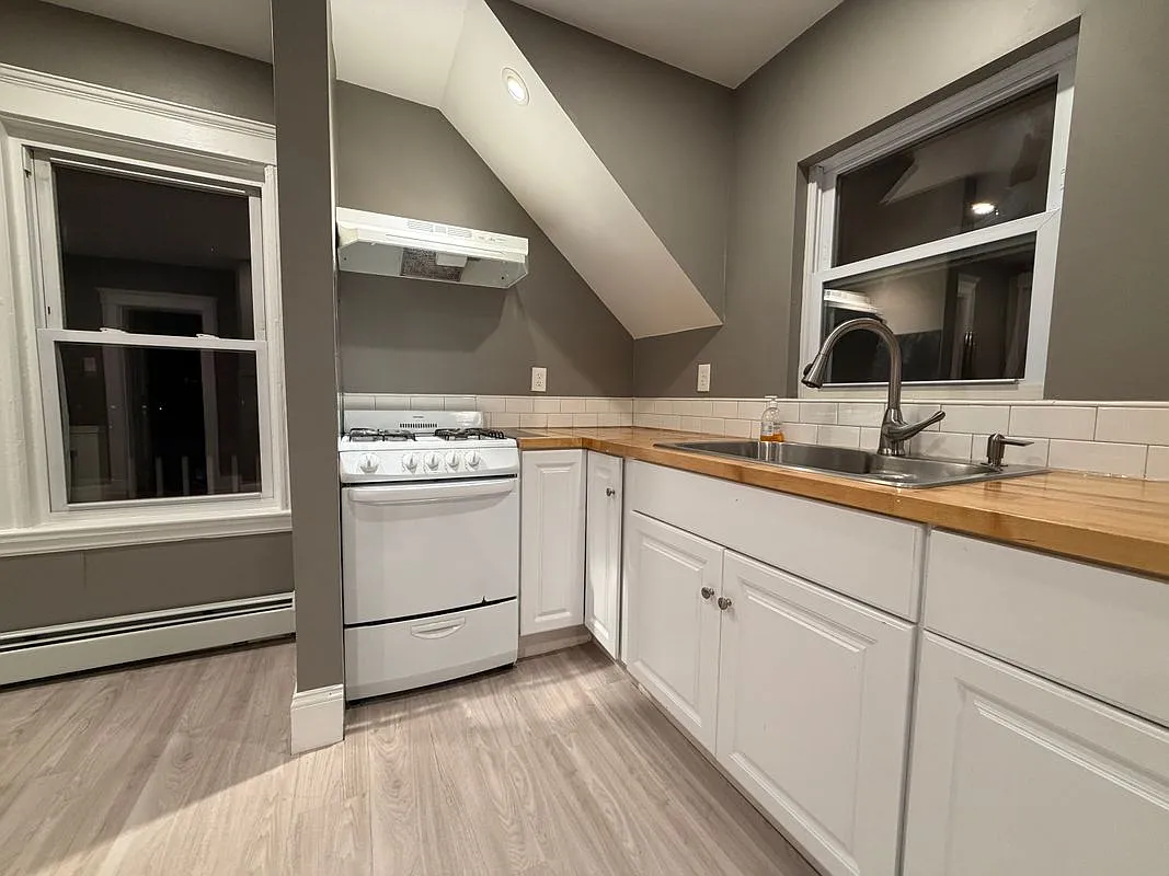 5 bed, 3.0 bath, 839 sqft, $2,800 — Photo 1