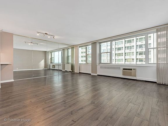 3rd image of 4250 N Marine Dr APT 1111