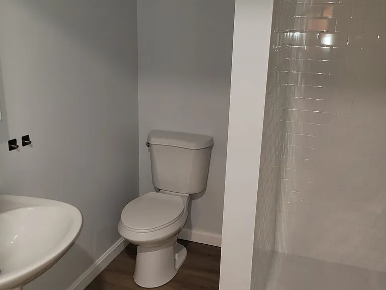 144 Savannah Ave — Photo 4