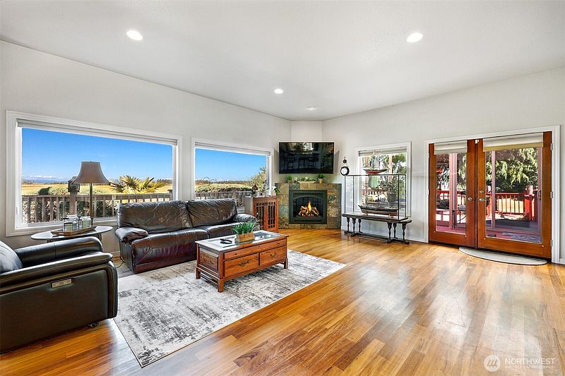5th image of 203 Delta Way