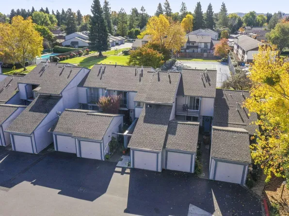 11 Creekwood Square, Rohnert Park, CA 94928