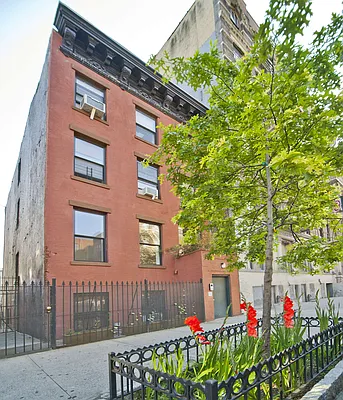 Rented by Isen & Company : Real Estate Advisors | media 20