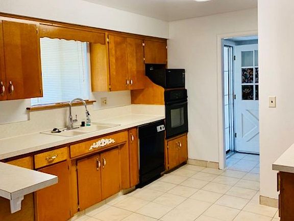 4th image of 1505 W Cambridge Ave