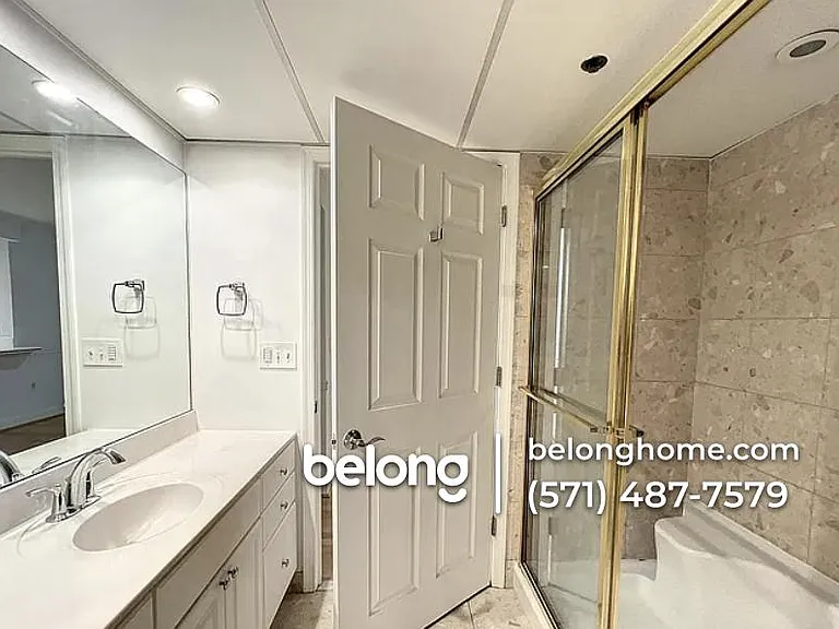 1276 N Wayne St #721 — Photo 5