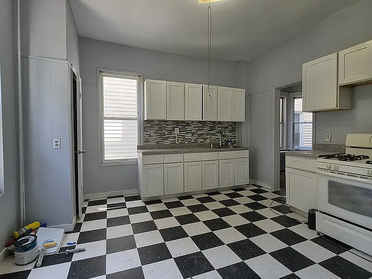 96 Brown Pl #A — Photo 45