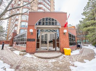 25 Fairview Rd W #504, Mississauga, ON L5B 3Y8