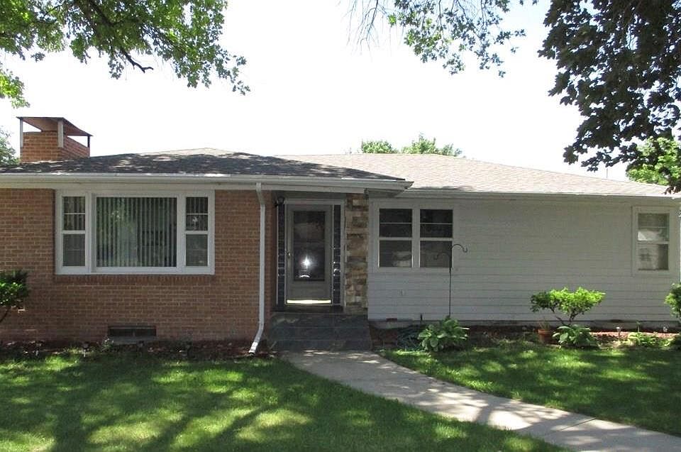 1st image of 2724 W Division St