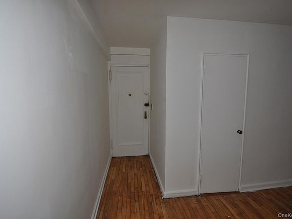 4th image of 142 Garth Road #1R