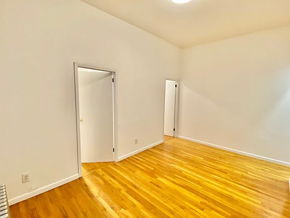 4th image of 202 6th St #1