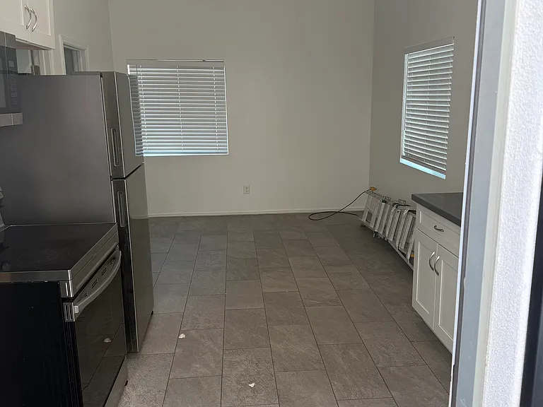 1006 E Polk St #1 — Photo 3