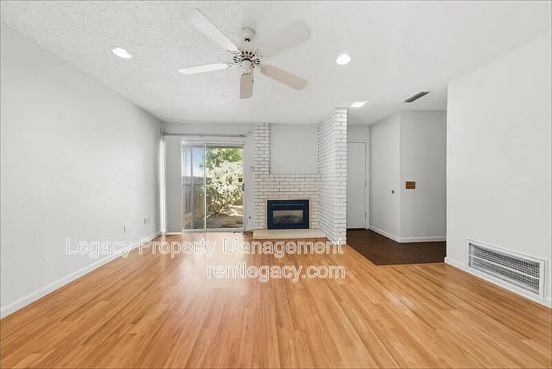 2 bed, 1.5 bath, 1057 sqft, $1,825 — Photo 2