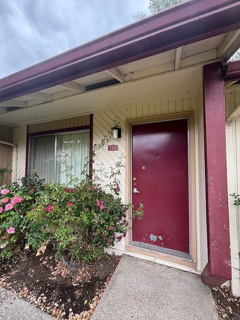 1 Bedroom 1 Bathroom at Hollywood Park Apartments — Photo 3