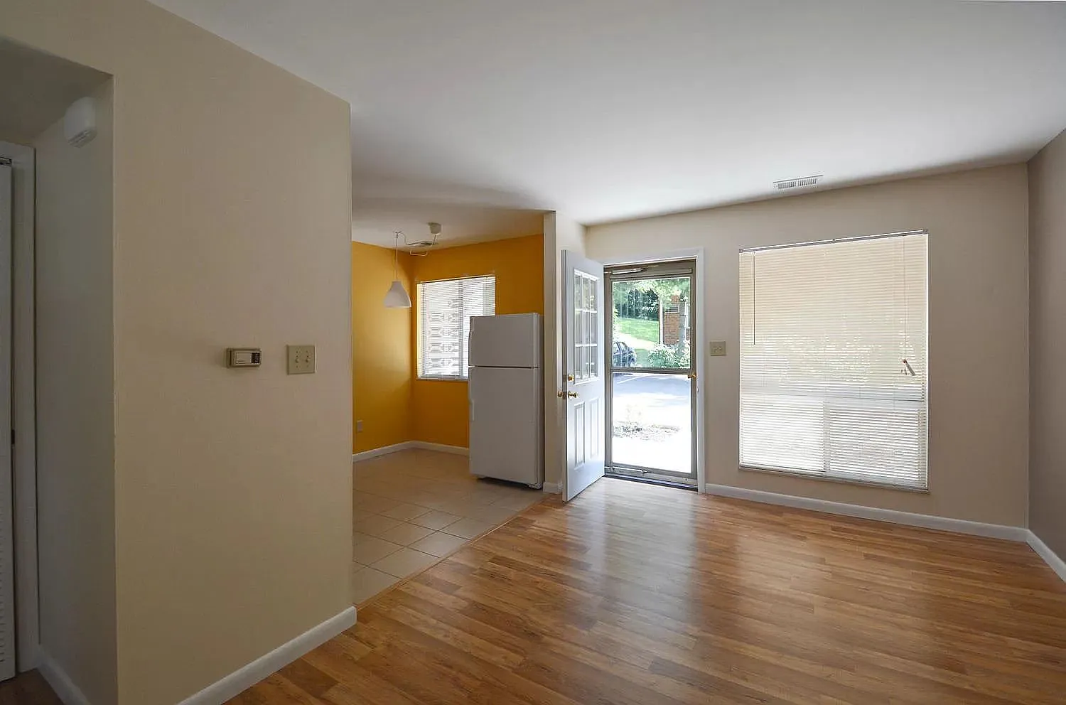 1 bed, 1.0 bath, 650 sqft, $899 — Photo 3
