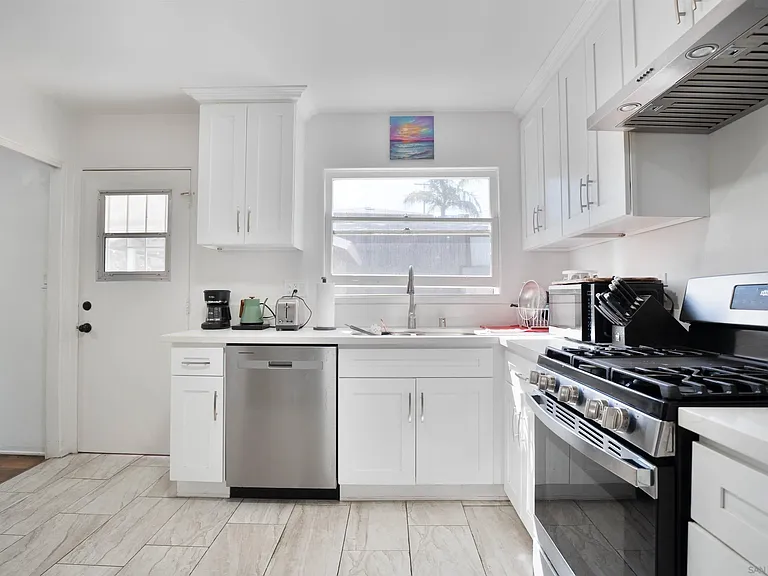 7203 Blackton Dr — Photo 2