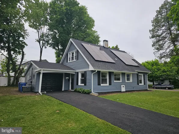 51 Brunswick Ln, Willingboro, NJ 08046