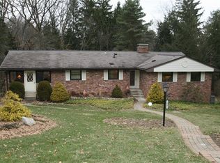 1001 Woodhill Dr, Gibsonia, PA