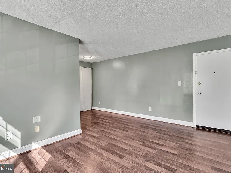 2237 Farrington Ave #203 — Photo 4
