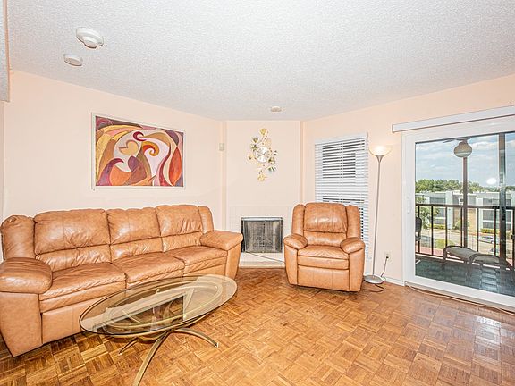 3rd image of 11450 Audelia Rd APT 306