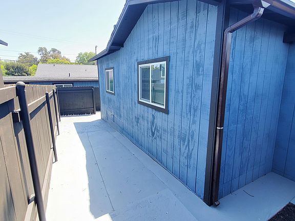 2nd image of 220 36th St #4