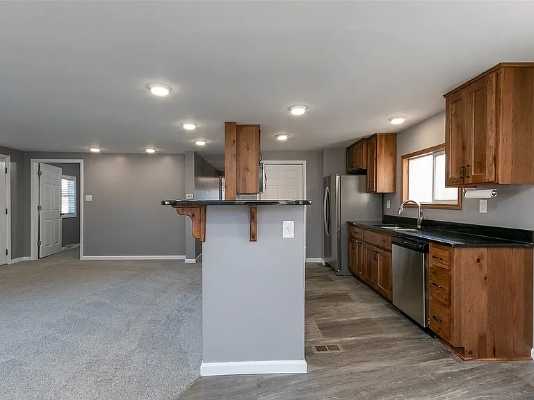 6863 Anderson Ave — Photo 9