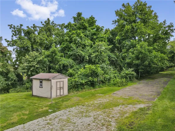 9-10 Herget Dr, Elizabeth, PA 15037