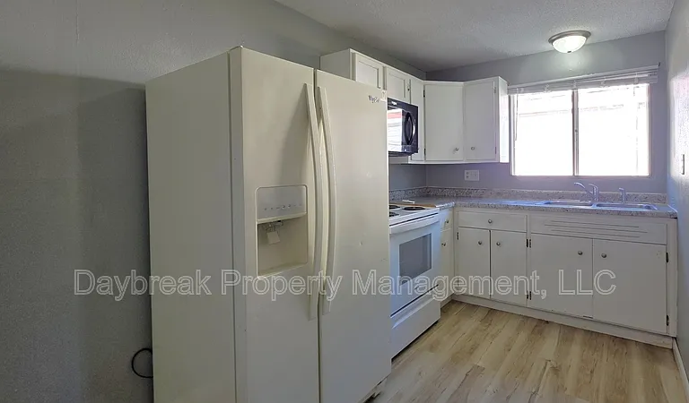32 10th Ave N #6 — Photo 6