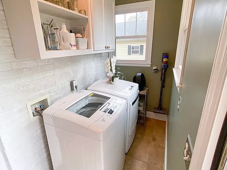 933 M Ave — Photo 13