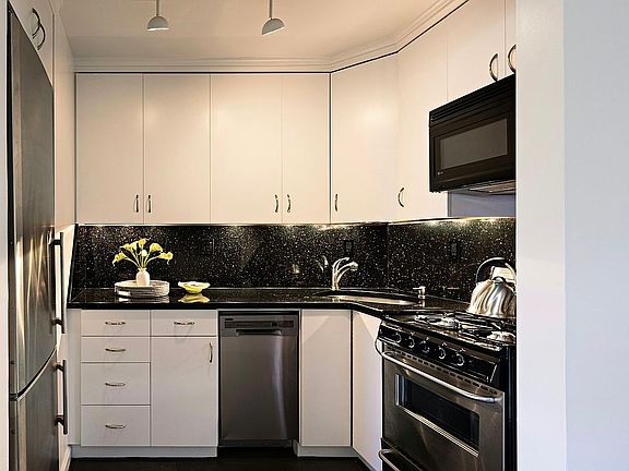 5th image of 712 Sackett St APT 3F