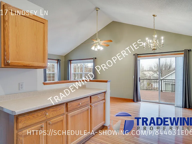 917 Lindsey Ln — Photo 4