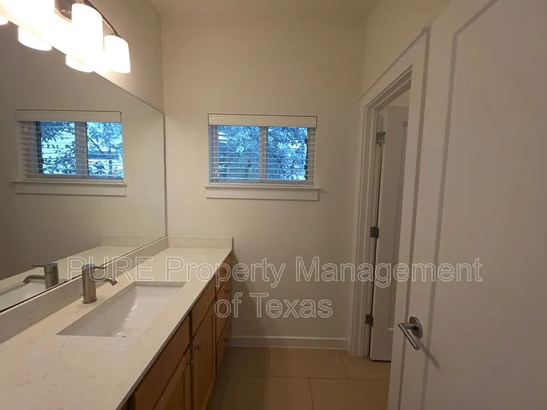 6800 Menchaca Rd #4 — Photo 15